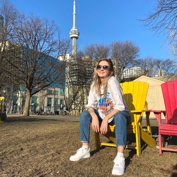 Meet your Posher, Lauren - Picture 1 of 1